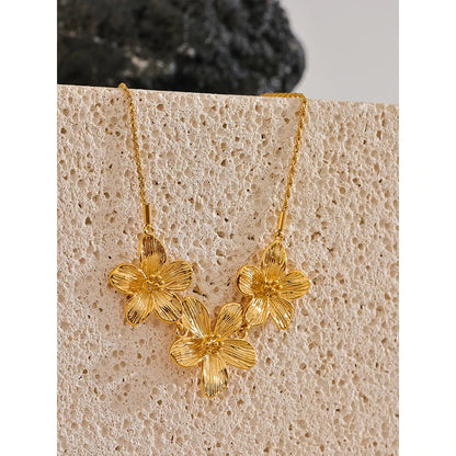 Golden Blossom: 18K Gold Flowers Necklace