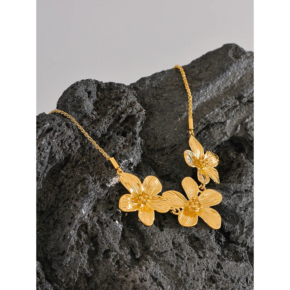 Golden Blossom: 18K Gold Flowers Necklace