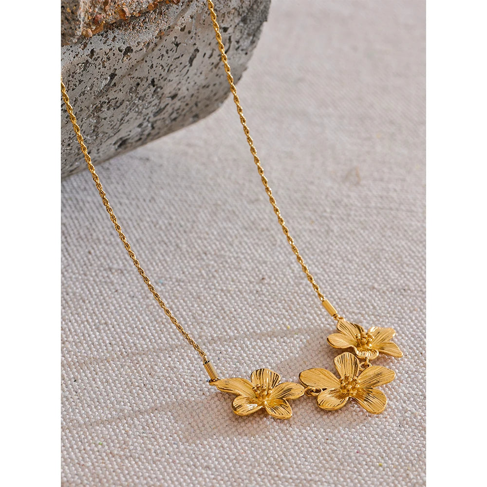 Golden Blossom: 18K Gold Flowers Necklace