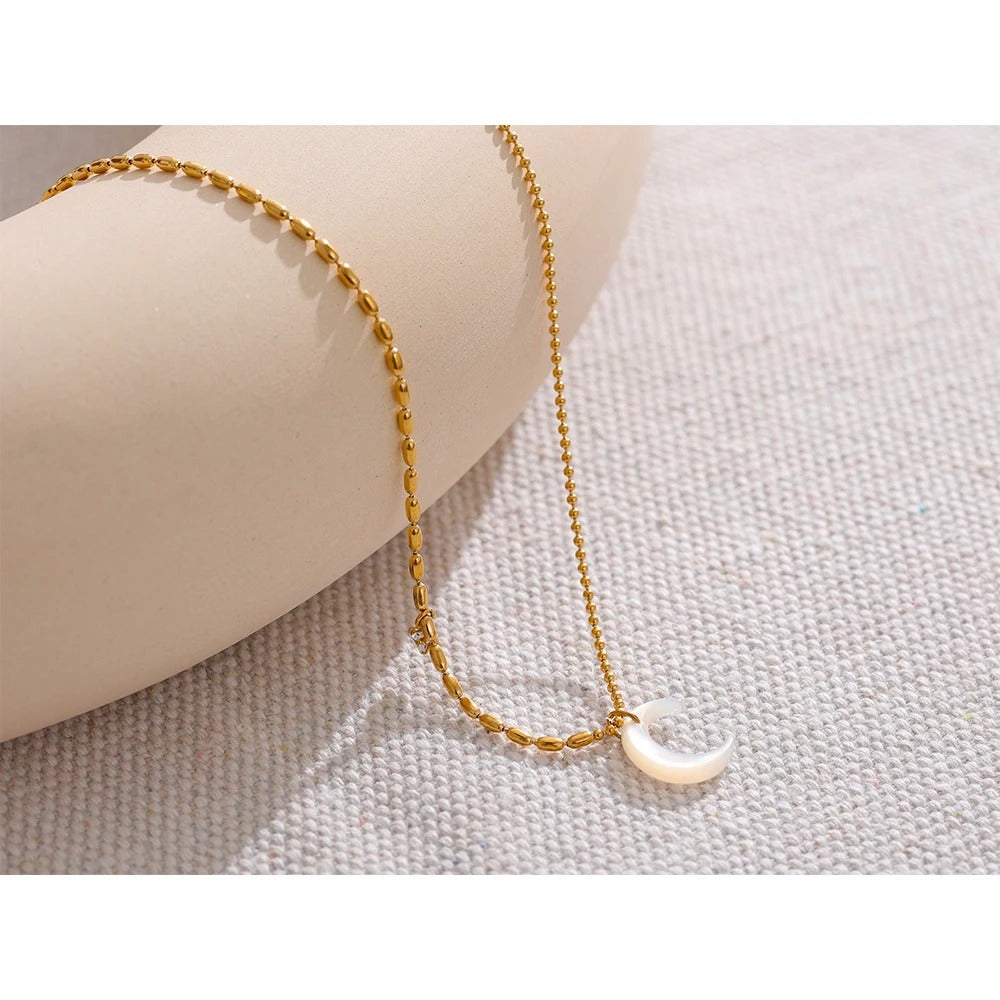 Sublime Moonrise - 18k Necklace with Shell Moon