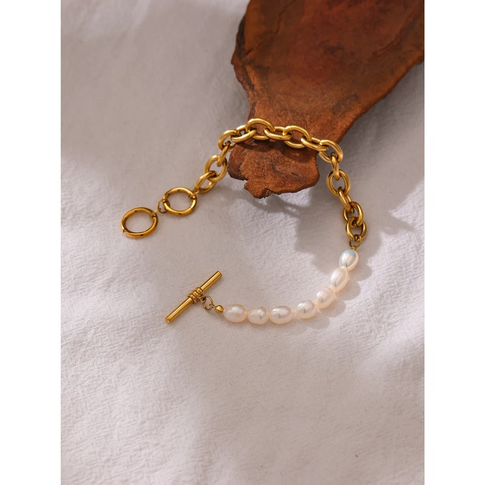 Revelation of Possibilities - 18k Chain Toggle Clasp Bracelet with Pearls