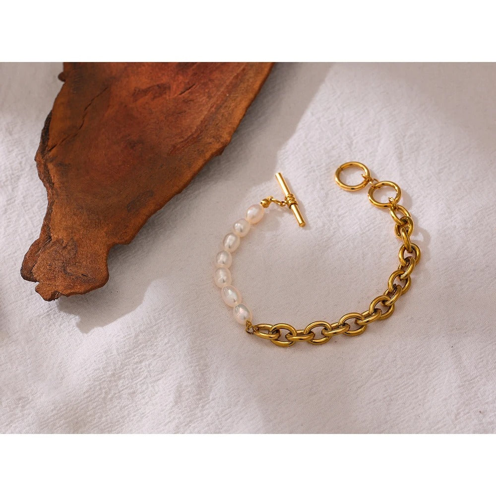 Revelation of Possibilities - 18k Chain Toggle Clasp Bracelet with Pearls